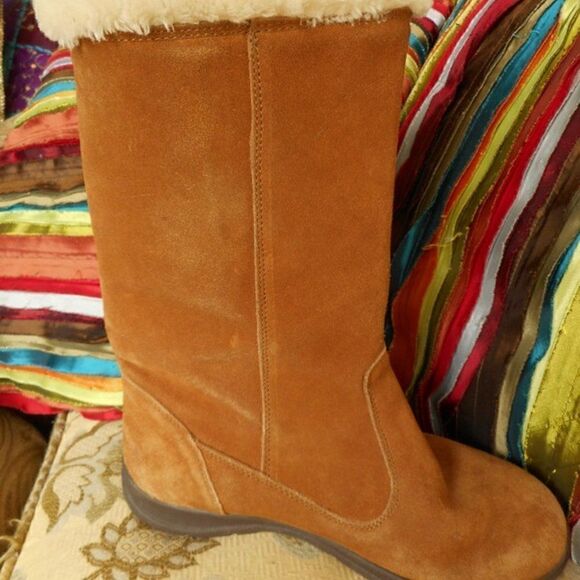 Bass Camel Colored Slip-On Faux Leather & Fur Winter Boots - Picture 6 of 8